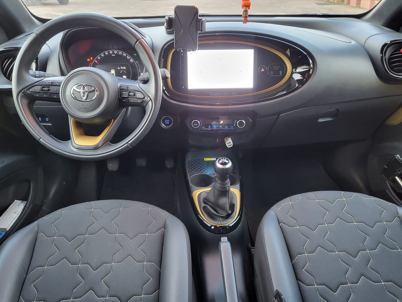 
										TOYOTA AYGO X 1.0 VVT-i 72CV. LOUNGE UNIPRO’ completo									