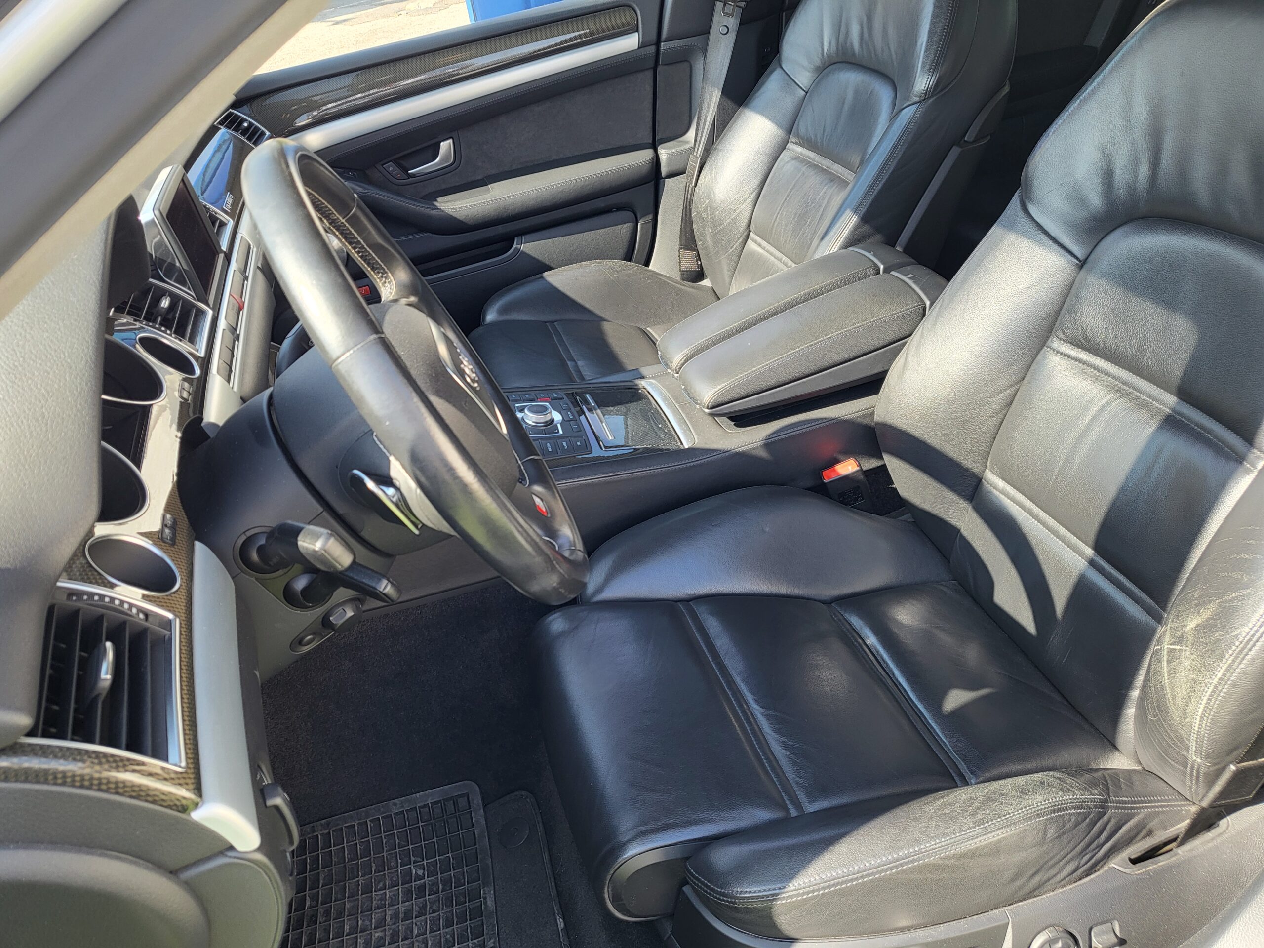 
								AUDI S8 5.2 V10 450CV. TIP QUATTRO completo									