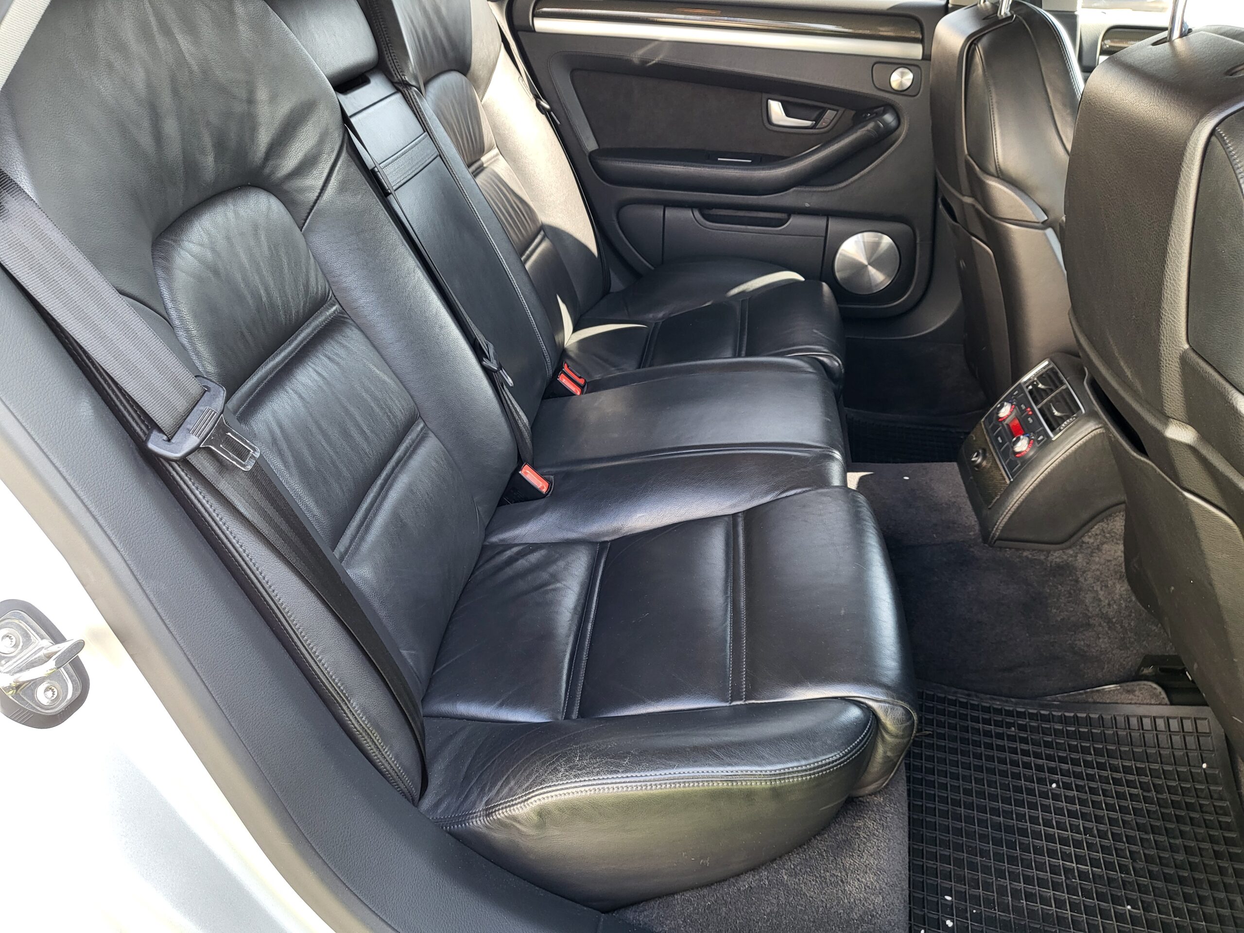 
								AUDI S8 5.2 V10 450CV. TIP QUATTRO completo									