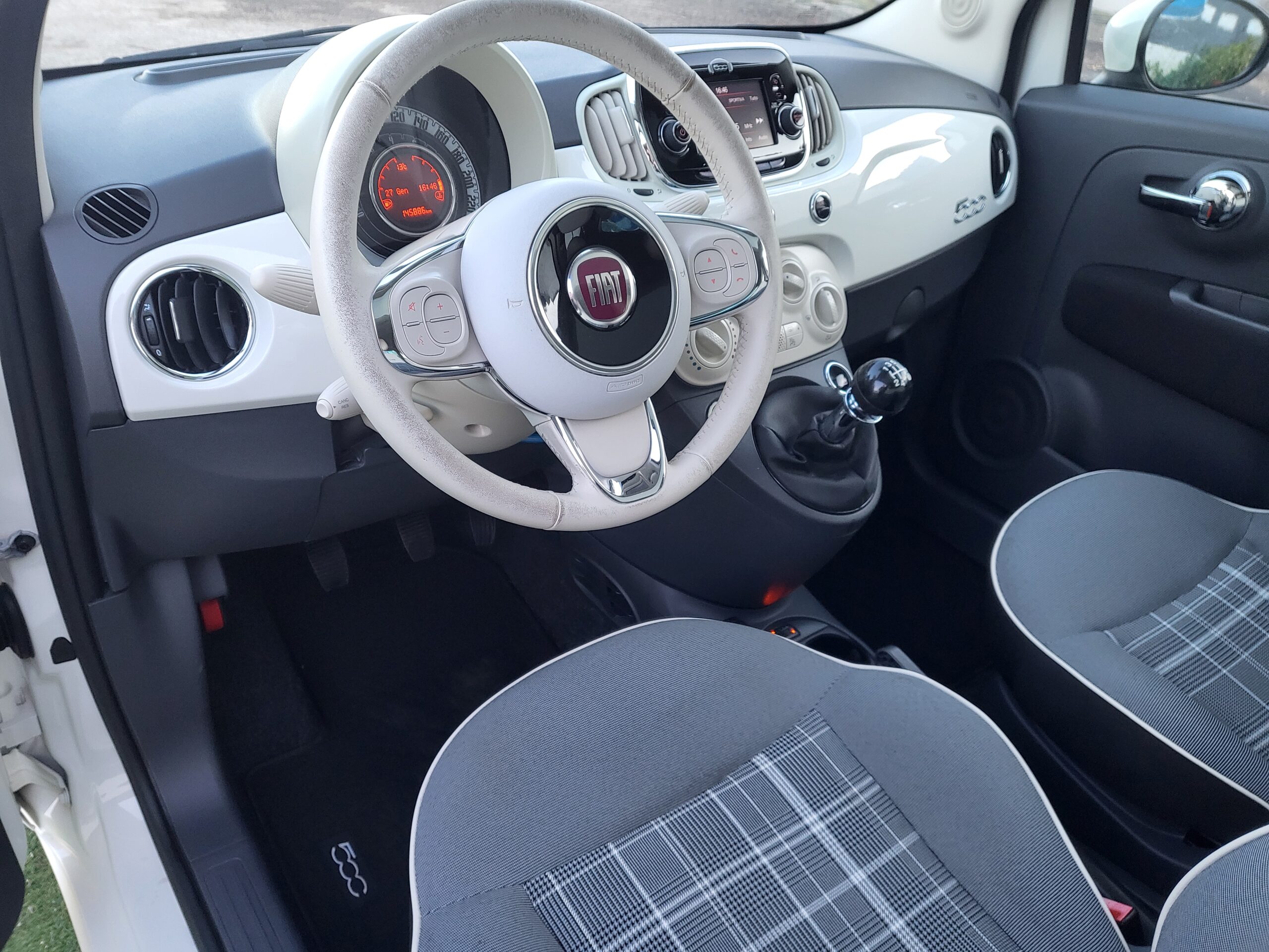 
								FIAT 500 1.2 EASY POWER LOUNGE completo									
