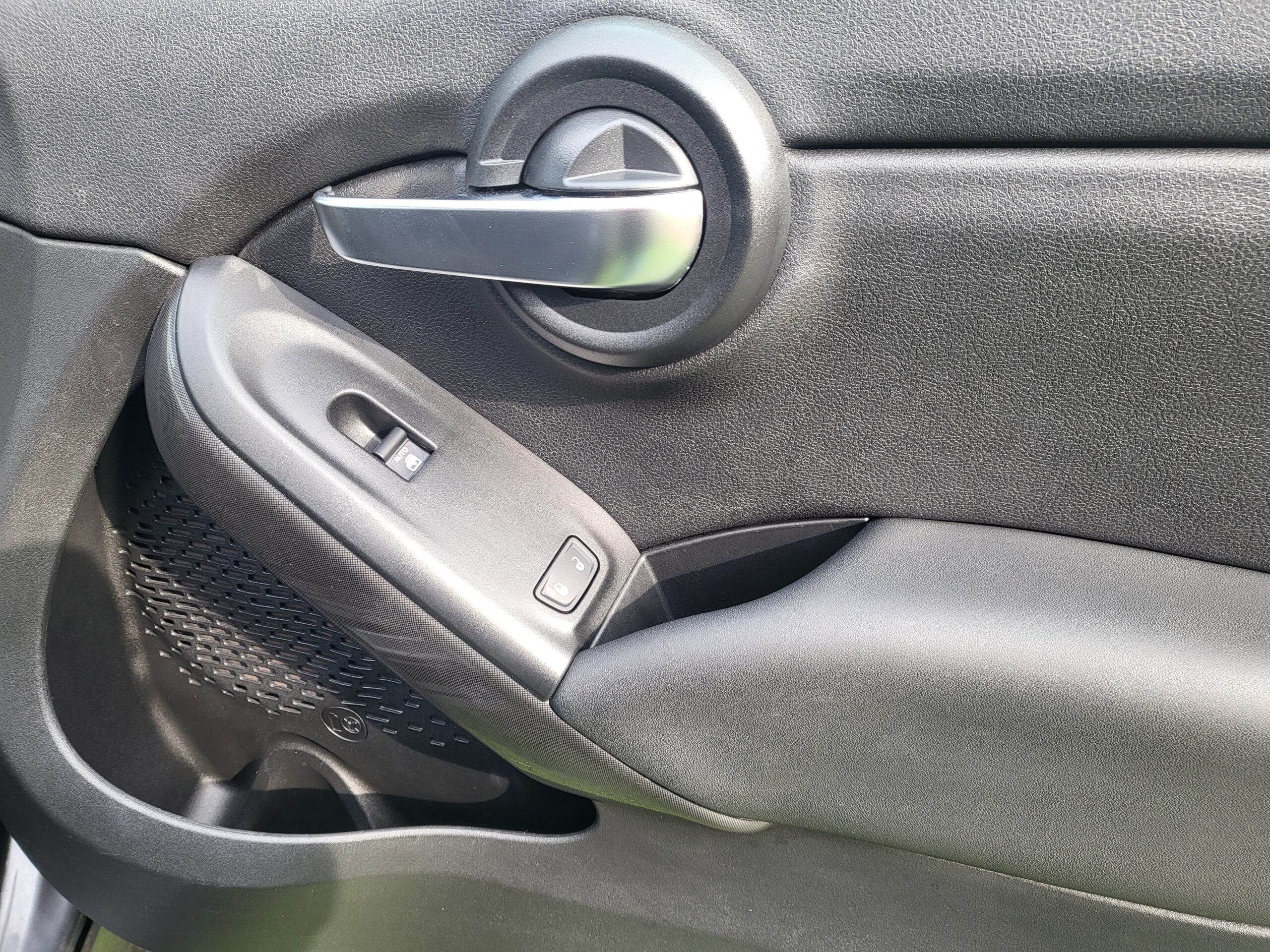 
								FIAT 500X 1.3 MultiJet 95 CV S&S Connect Uniprò completo									