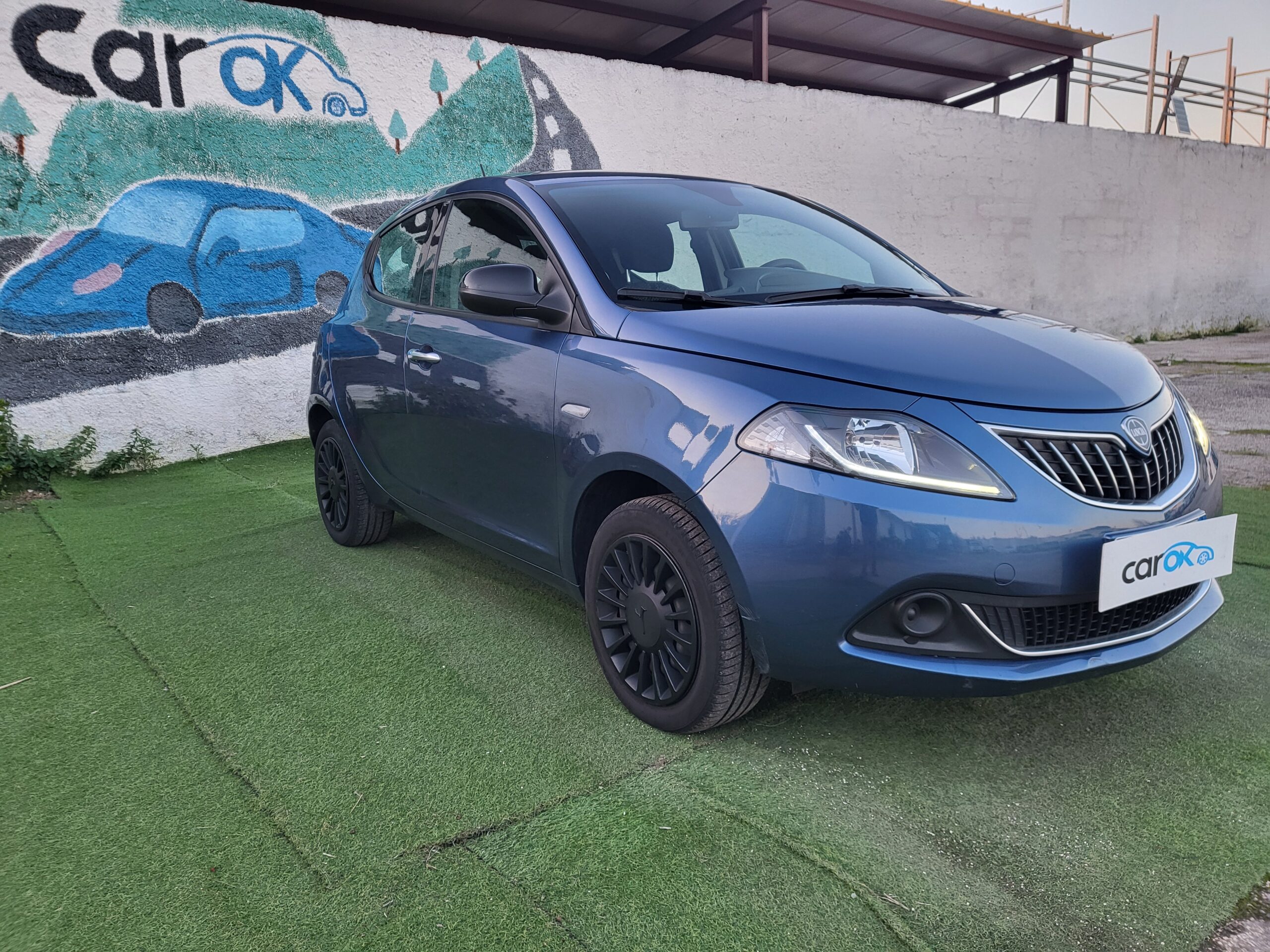 
								LANCIA YPSILON 1.0 HYBRID SILVER completo									