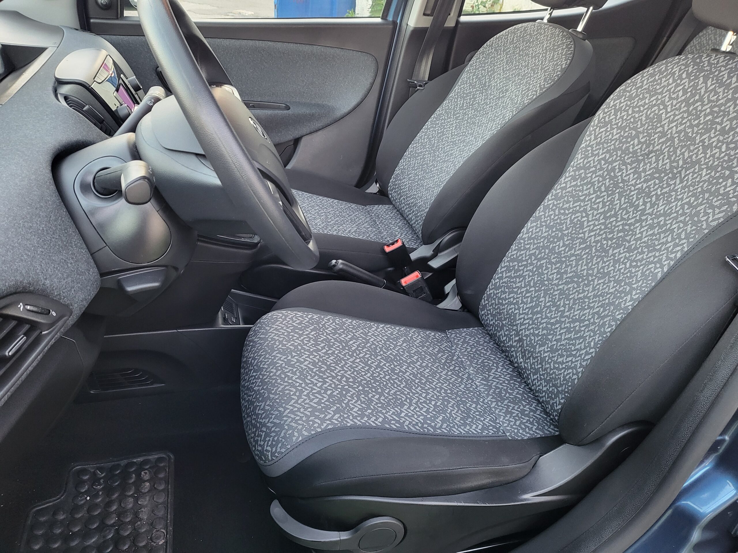 
								LANCIA YPSILON 1.0 HYBRID SILVER completo									