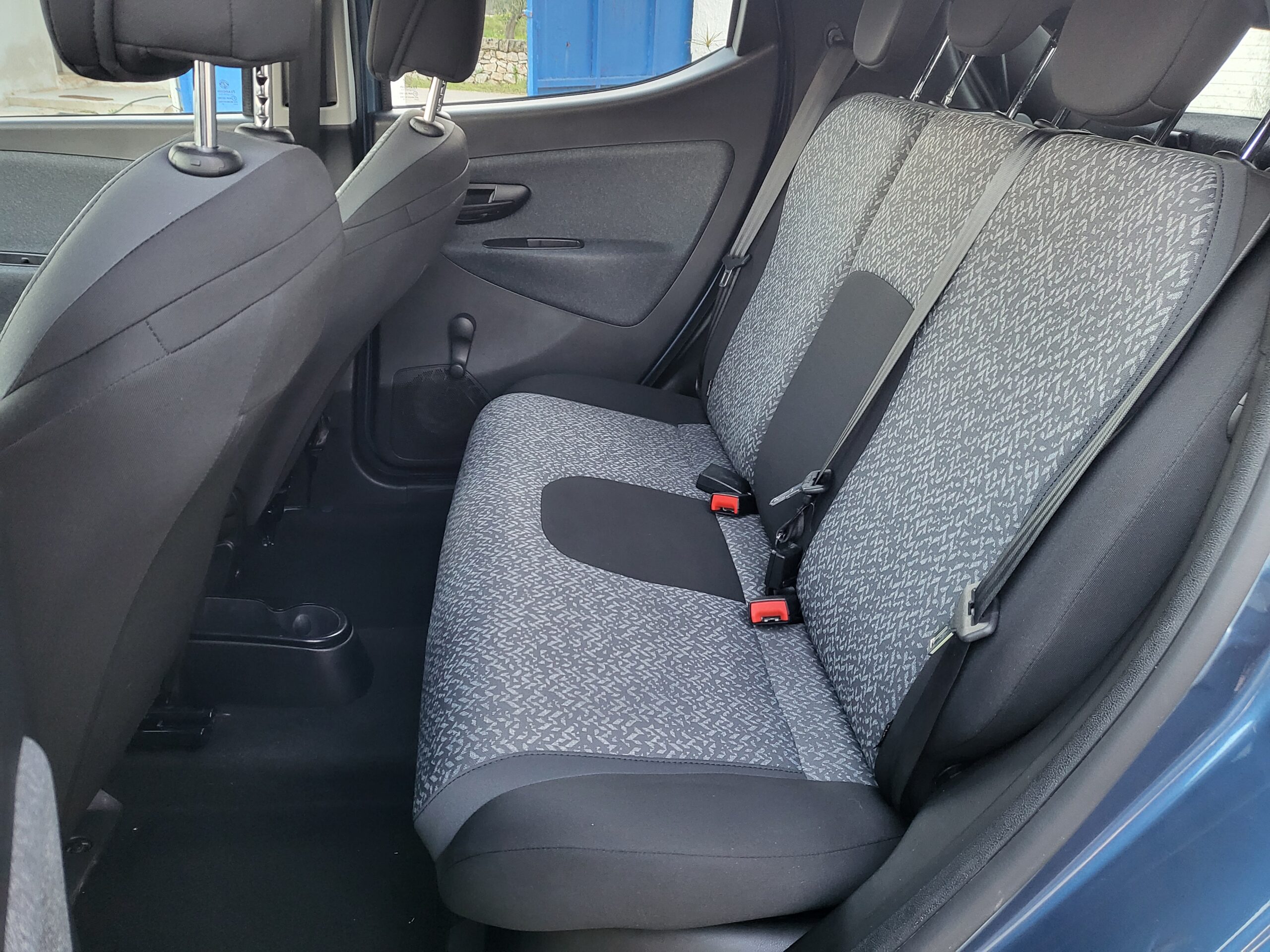 
								LANCIA YPSILON 1.0 HYBRID SILVER completo									