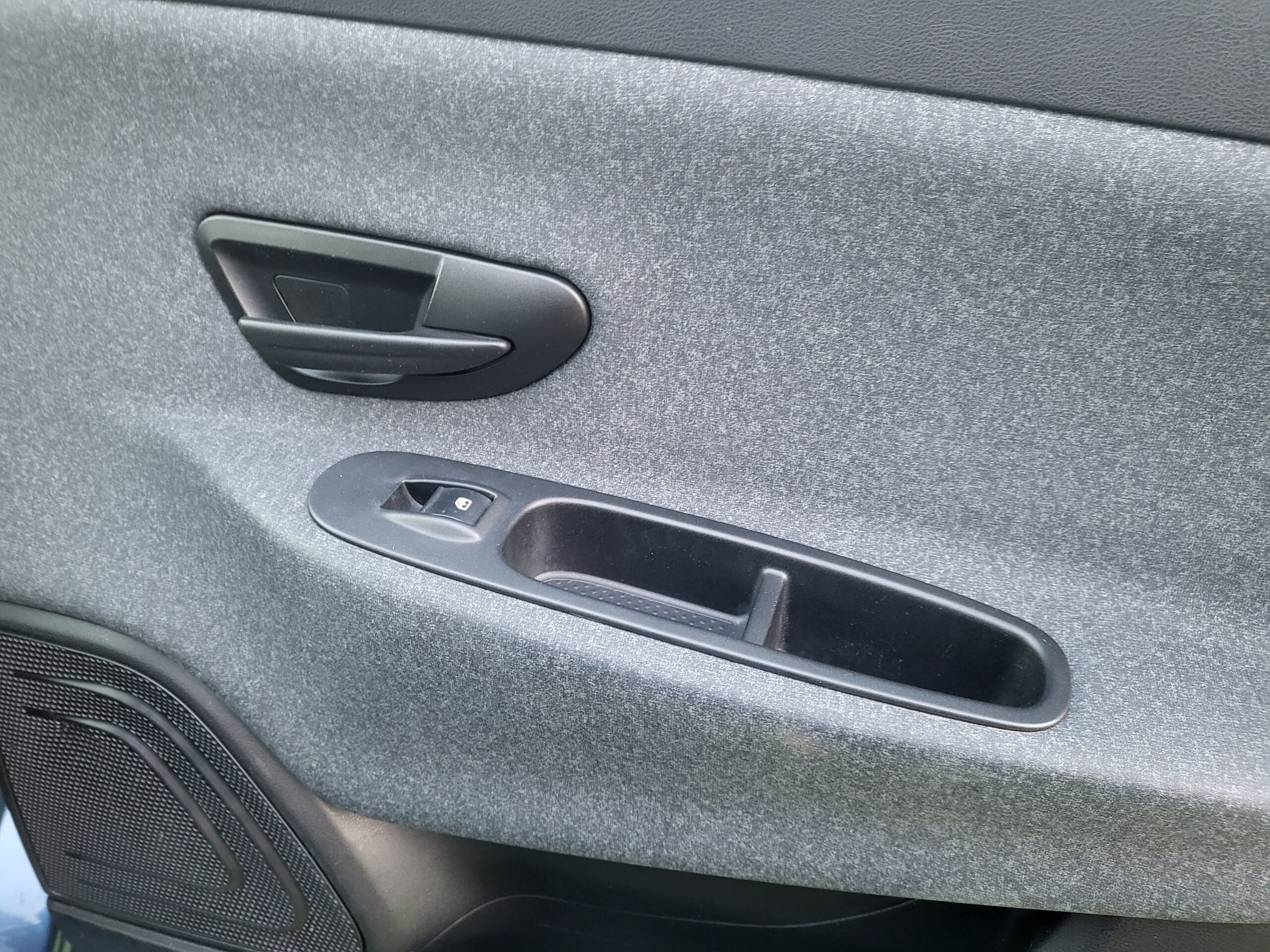 
								LANCIA YPSILON 1.0 HYBRID SILVER completo									