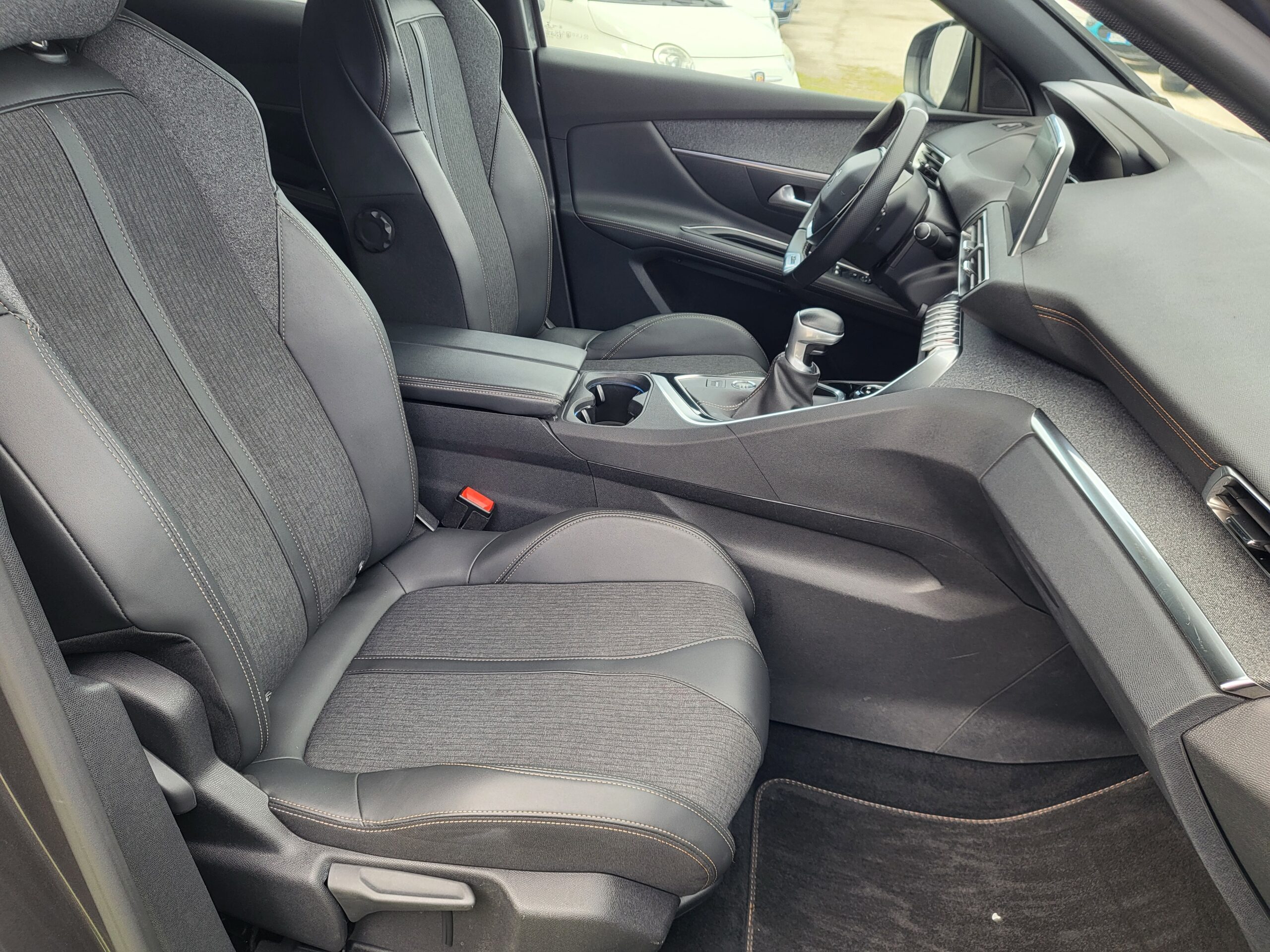 
								PEUGEOT 3008 1.5 BlueHDI 130cv. GT-LINE UNIPRO’ completo									