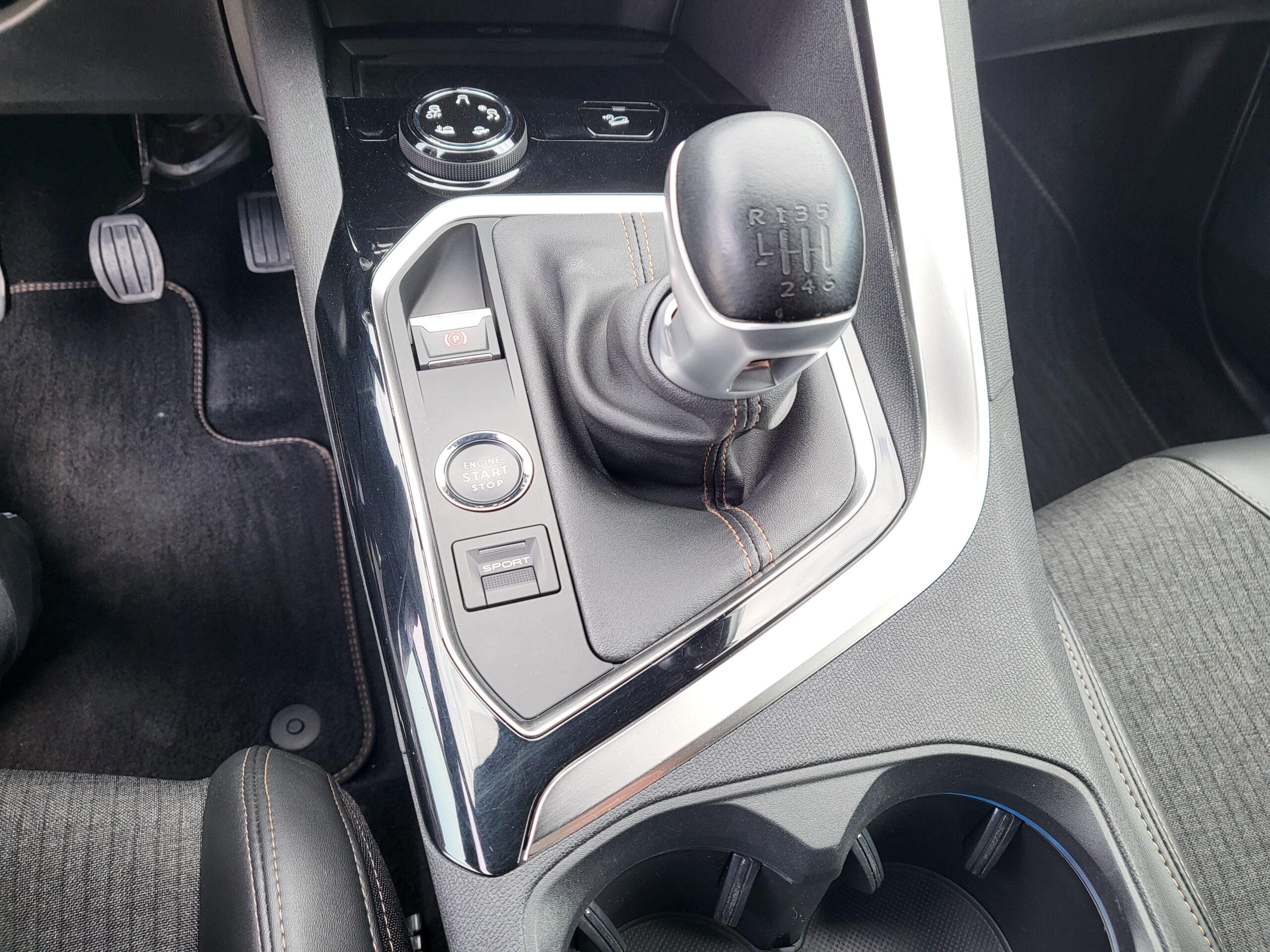 
								PEUGEOT 3008 1.5 BlueHDI 130cv. GT-LINE UNIPRO’ completo									