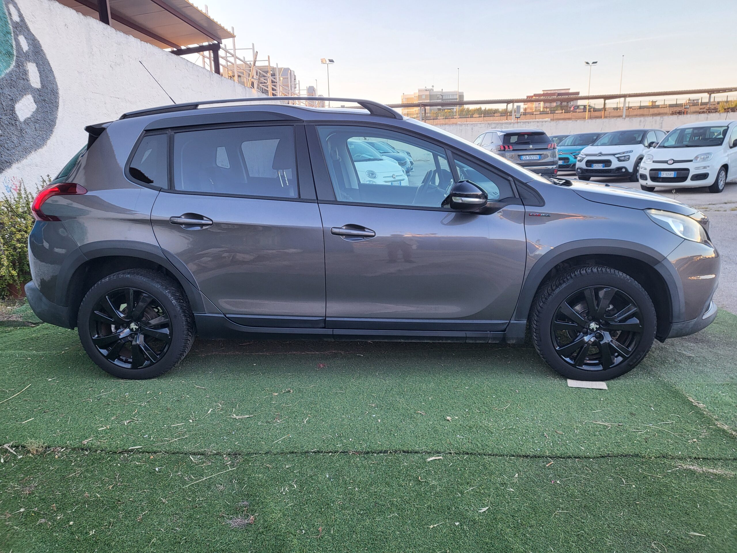 
								PEUGEOT 2008 1.6 BlueHDI GT-LINE completo									