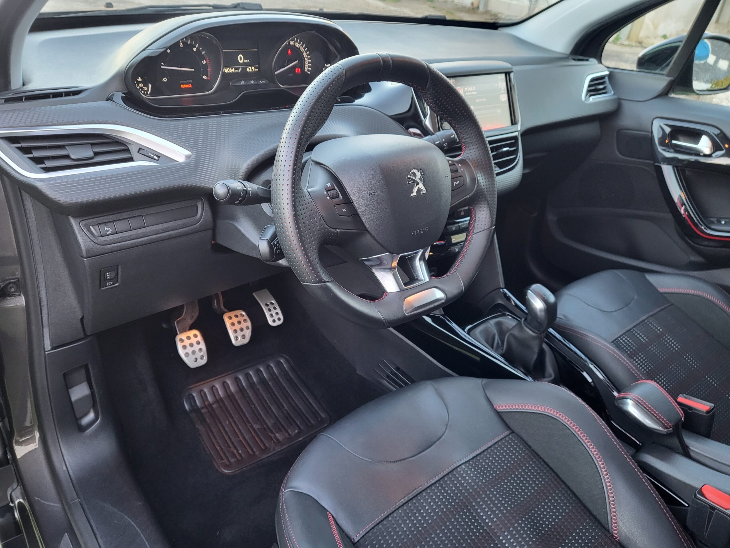 
								PEUGEOT 2008 1.6 BlueHDI GT-LINE completo									