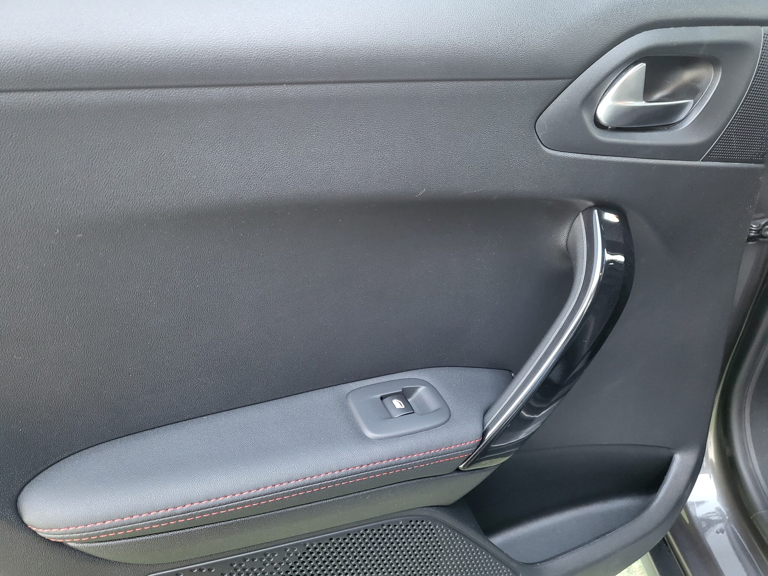 
								PEUGEOT 2008 1.6 BlueHDI GT-LINE completo									