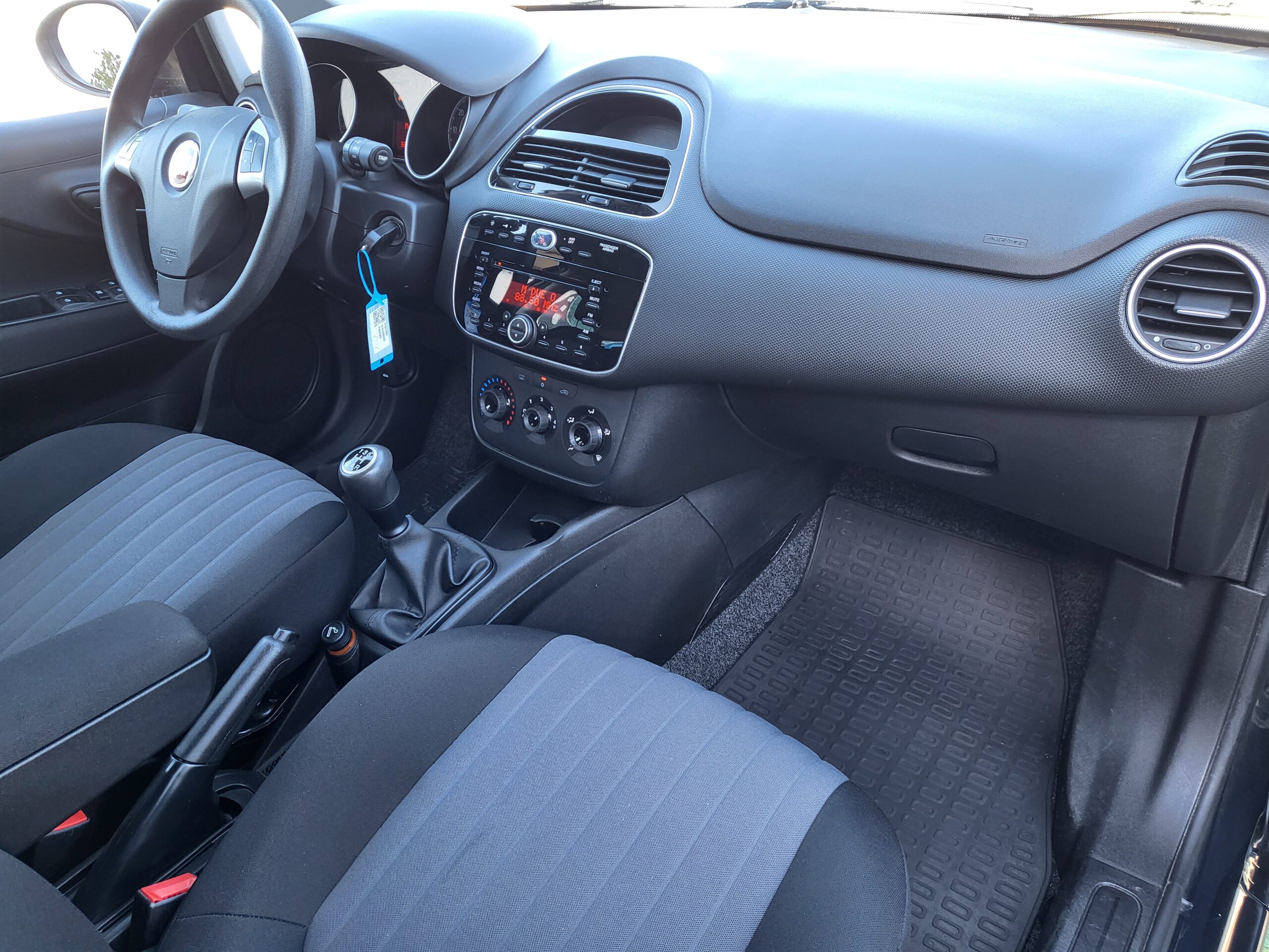
								FIAT PUNTO 1.3 MEJT 95CV. UNIPRO’ completo									