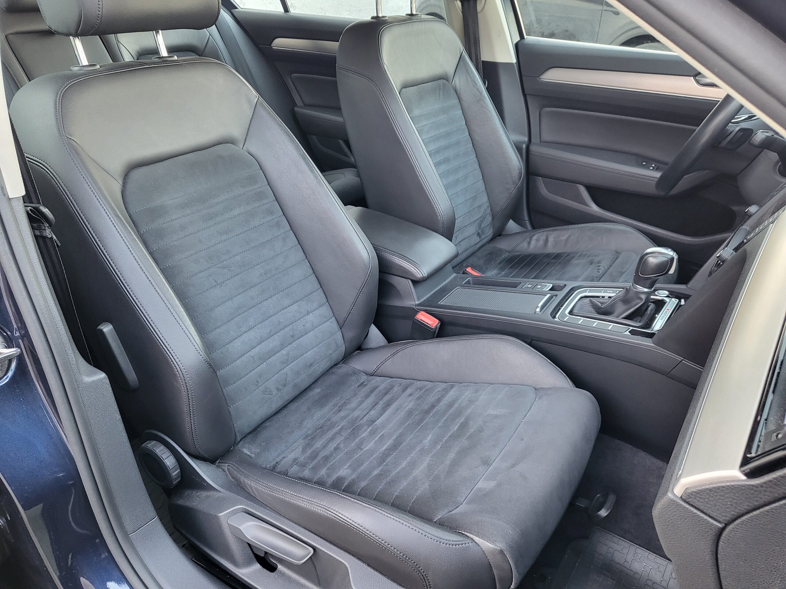 
								Passat Business 2.0 TDI 190 CV 4MOTION DSG Executive BMT completo									