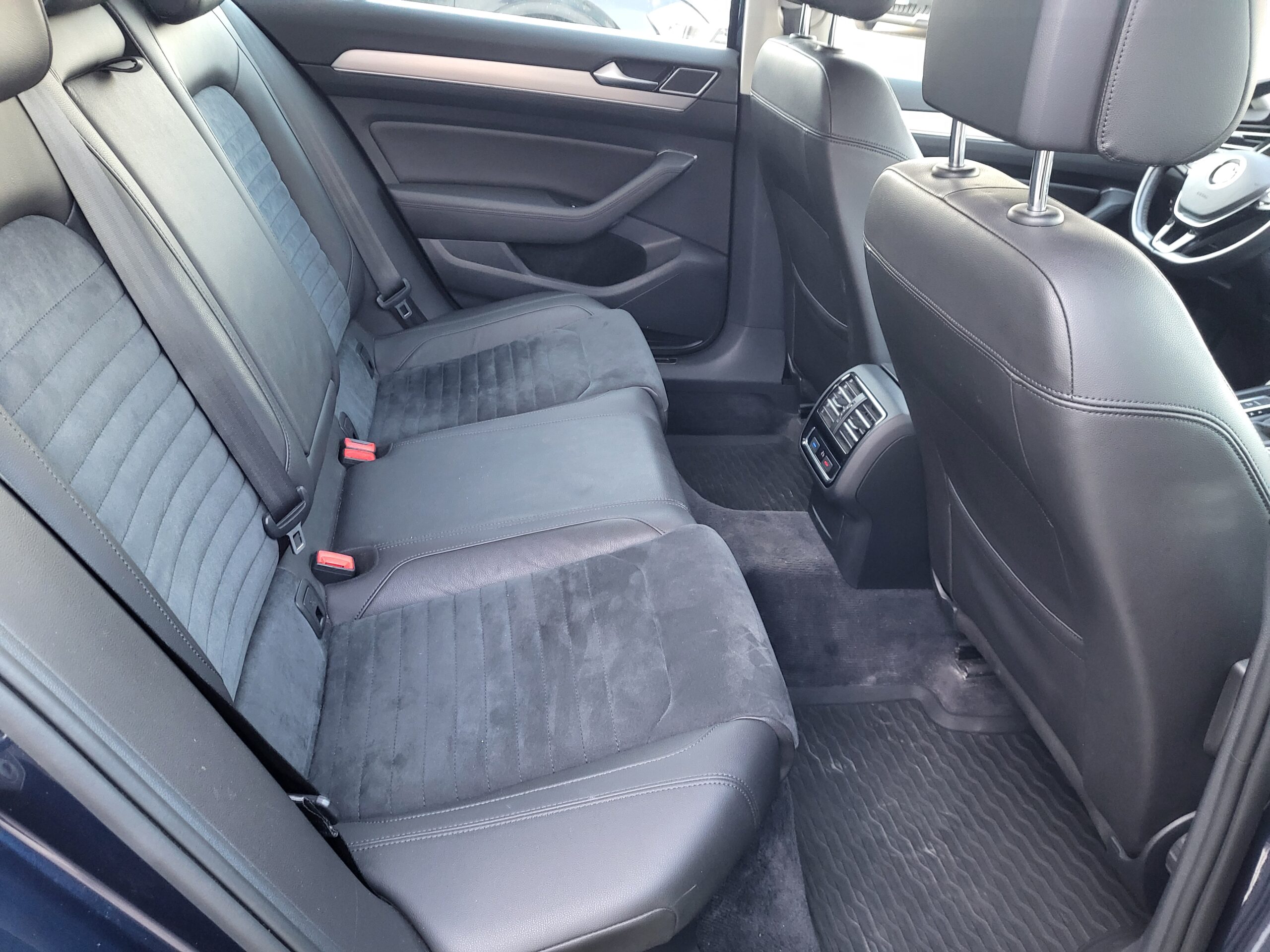 
								Passat Business 2.0 TDI 190 CV 4MOTION DSG Executive BMT completo									