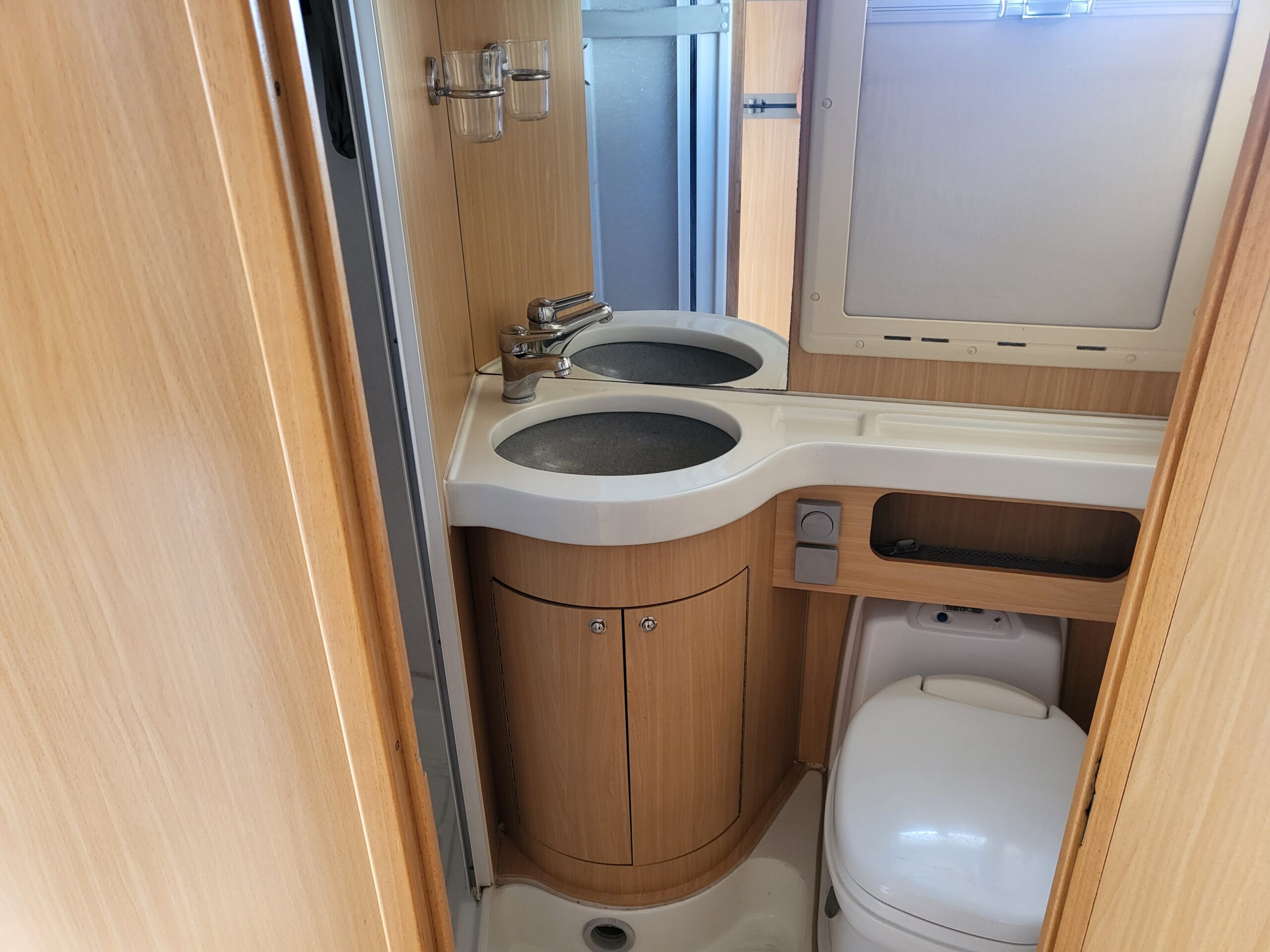 
								IVECO ARCA 720 GLM IVECO 3000 180 cv. completo									